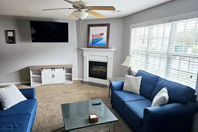 Image de Spacious Townhome close to Ecu and Hospital. Full of all the amenities you need.