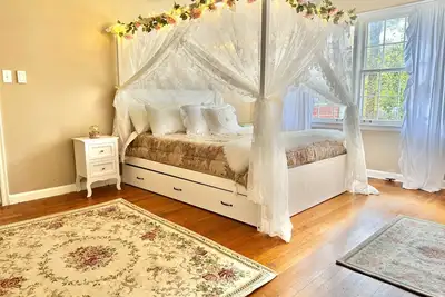 Image de Hot Tub • 8 min to Downtown & Airport • Sleeps 6