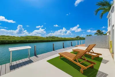 Image de Welcome to Castillo Del Mar. A peaceful, salty newly remodeled ocean front home!