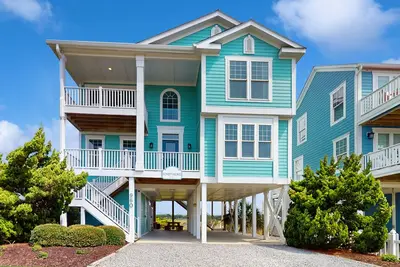 Image de Stunning coastal home with ocean views and close to beach access