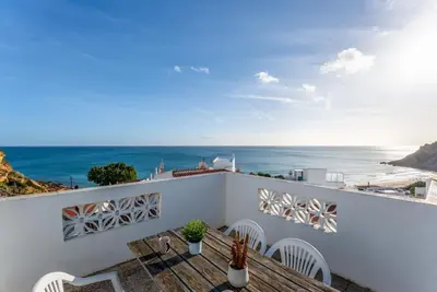 Image de Lovely beach apartment: sea views, rooftop terrace