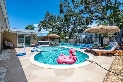 Image de Sleeps 10•Pool•Hot Tub•Sport Court•Pool Table
