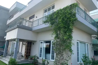 Image de Spacious property minutes away from airport, Amity & Palaksha Universities