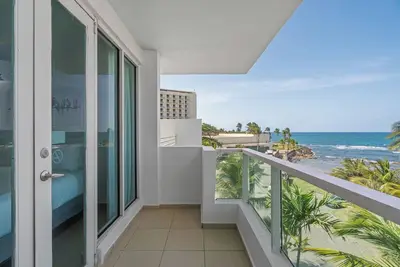 Image de In Old San Juan | Stunning ocean views | Private balcony | family-friendly apartment