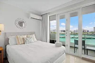 Image de Lagoonfront retreat | 2 beds | Ocean-view balcony | Perfect for families & groups.