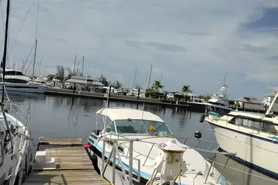 Image de 1-bedroom boat at the Perry with Ac, fitness room and 2 swimming pools