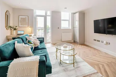 Image de Hi-Speed WiFi, 55 Inch 4k Tv, Free Parking, Desk