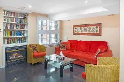 Image de Private Walk Out Garden Apartment With Patio