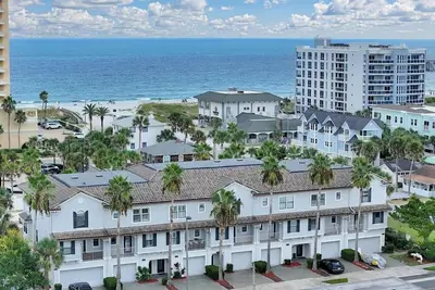 Image de Coastal Current - 3br steps to the beach