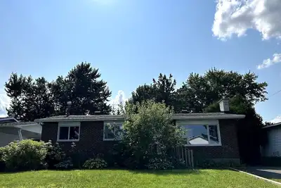 Image de Centrally located, 5br Bungalow