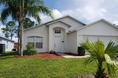 Image de his recently remodeled five-bedroom villa sits on the Clear Creek community in Clermont