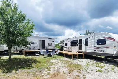 Image de 3-bedroom campground in charming River Ranch with Ac sleeps 8