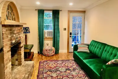 Image de Charming cottage in Ave of the Arts -Center City