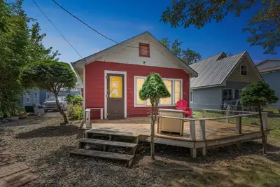 Image de New! Dave's Last Resort - Long Stay Discount - House on the Lake