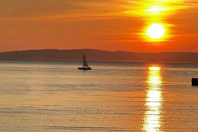 Image de Saltbox Landing – Bayfront Views