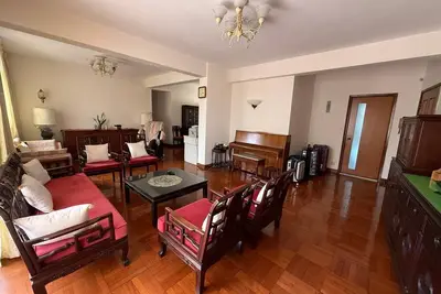 Image de Brilliant 4-bedroom and 2. 5 bathrooms apartment with Ac in Kowloon Tong