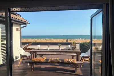 Image de Stunning Beach House beautiful sea-view large indoor swimming pool and a hot tub