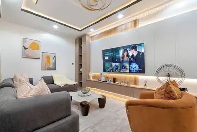 Image de Lux Central Gem: Automated Home with Bathtub & Ps5