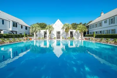 Image de Mint2b in Rosemary Girls Trip -Town Square! 4Pools