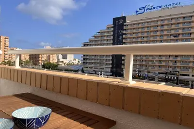 Image de Confort et plaisir dans l'immeuble Valparaiso! Découvrez cet appartement confortable dans l'immeuble Valparaiso, situé sur la deuxième ligne de plage au cœur de l'urbanisation. Parfait pour des vacances reposantes, cet appartement offre tout le confo