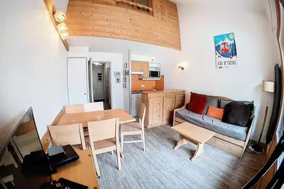 Image de Studio avec mezzanine · Centre station