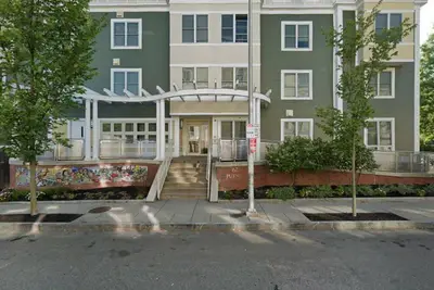 Image de Harvard & Mit at Your Doorstep – 2br Gem\nShuttle bus 2 and from airport King Bed