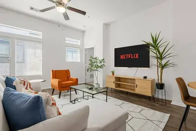 Image de Charming 2-bedroom apartment with Ac, Pool, Gym - Close to Airport and Downtown