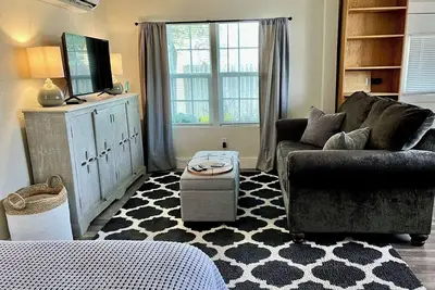 Image de Vintage Charm Meets Modern Comfort~Pet Friendly