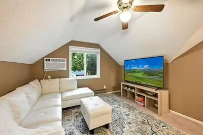 Image de Lovely 2-bedroom apartment with Ac in Maple Lake