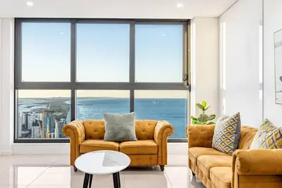Image de Oceanview Escape | 2br Apartment Surfers Paradise