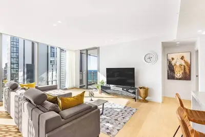 Image de Luxe Broadbeach Escape | 4br w/ Ocean Views &Pool