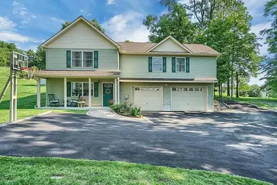 Image de 4-bedroom house in delightful Chester with Ac