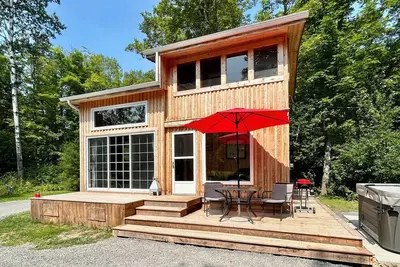 Image de Cozy Cabin Escape with River Views & Firepit