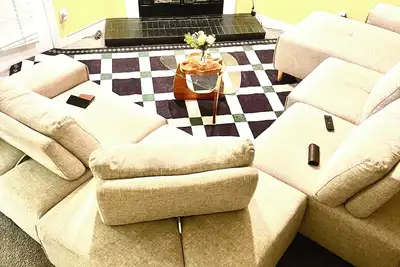Image de Enchanting townhome with Ac in vibrant Raleigh