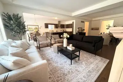 Image de Serene Escape Near Niagara Falls\nby Hunza Royal Stays