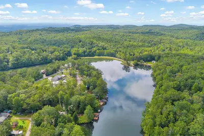 Image de Charming 2-bedroom cabin in beautiful Mountain Rest on Lake Becky