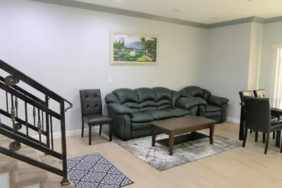 Image de Comfortable Home 3-bedroom condo in delightful Anaheim with Ac