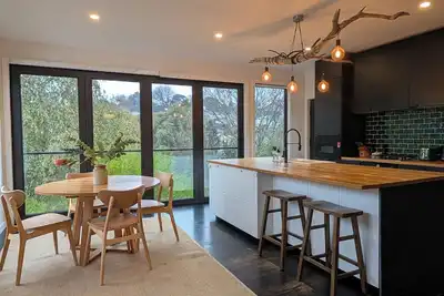 Image de Your Cbd Treetop Base | Parking, Wifi & Views