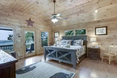 Image de Altitude Adjustment-2 Firelit Decks, Big Mountain Views, Billiards & King Suites