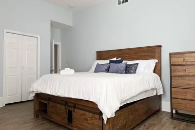 Image de Haynie's Home - 2bd/1ba Stylish Apt in Home