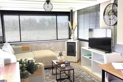 Image de Charming, renovated mobile home on a spacious, green plot