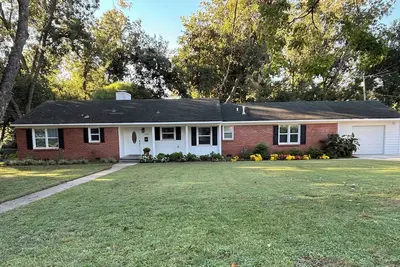 Image de Peaceful Tulsa Retreat - 3br Home on 1 Acre Near Expo & Downtown