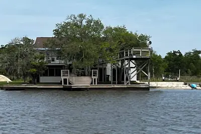 Image de Quiet Waterfront Paradise 15 minutes from the bustle of Bay St. Louis.