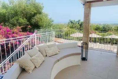 Image de Stylish accommodation with private pool and tennis court