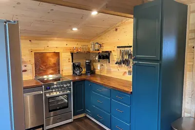 Image de Base Camp - Cozy 2-bed with Orv trail access. Fully fenced-in and dog-friendly