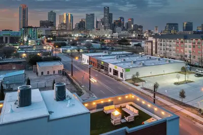 Image de 4story townhome with Dallas Rooftop!