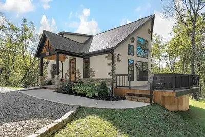 Image de Secluded Cottage in Rustic Hocking Hills-Hot tub, Firepit, Gameroom, Golden tee.