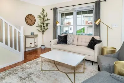 Image de Spacious Modern Home Near Campus