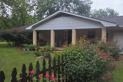 Image de Welcoming farmhouse with Ac in charming Hattiesburg