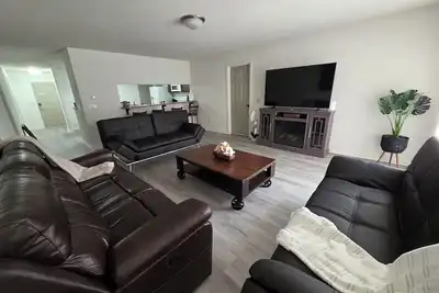 Image de 4-bedroom bungalow in awesome Fort Wayne \nwith king size Bed